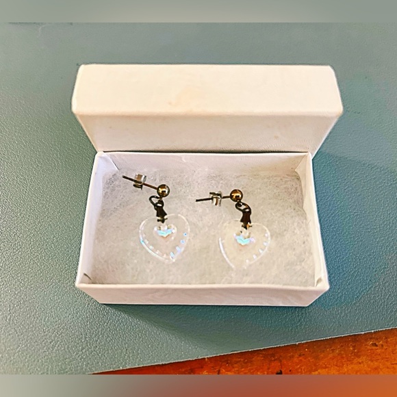 SOLD- Heart of Glass iridescent Earrings- Never Worn - Picture 2 of 7